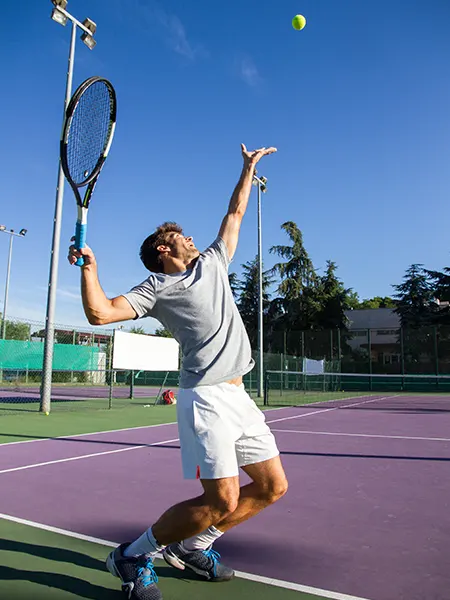 Les coups fondamentaux du joueur de tennis