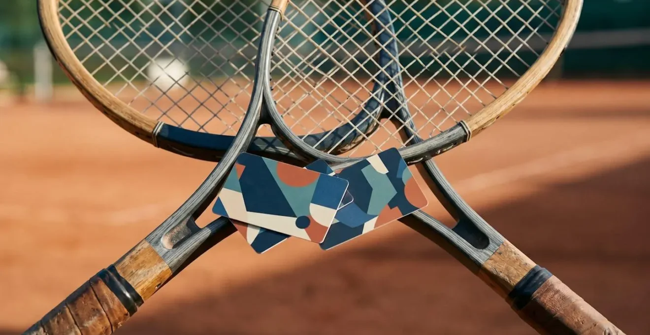 Gestion stratégique des invitations dans un club de tennis français